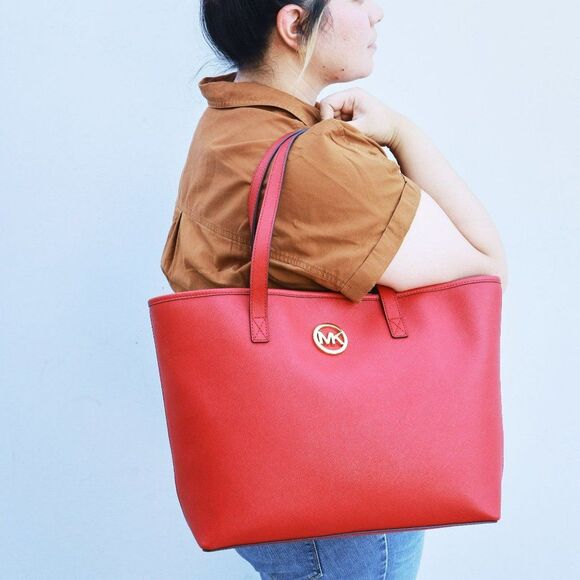 NWT Michael Kors Travel Saffiano Tote in Scarlet - Picture 1 of 11